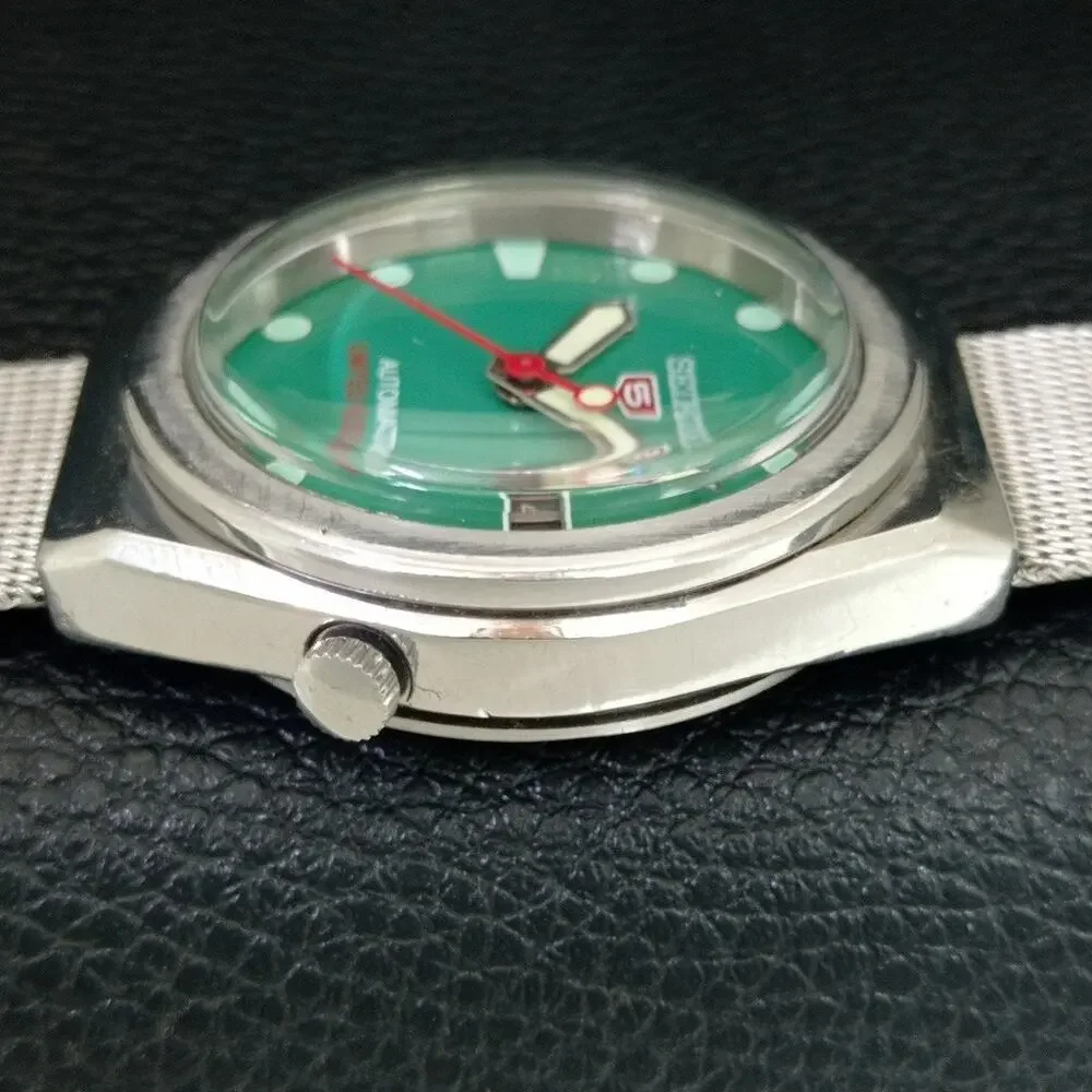 Vintage 1981 Seiko Automatic Mens Silver Watch W/daydate & Red accents